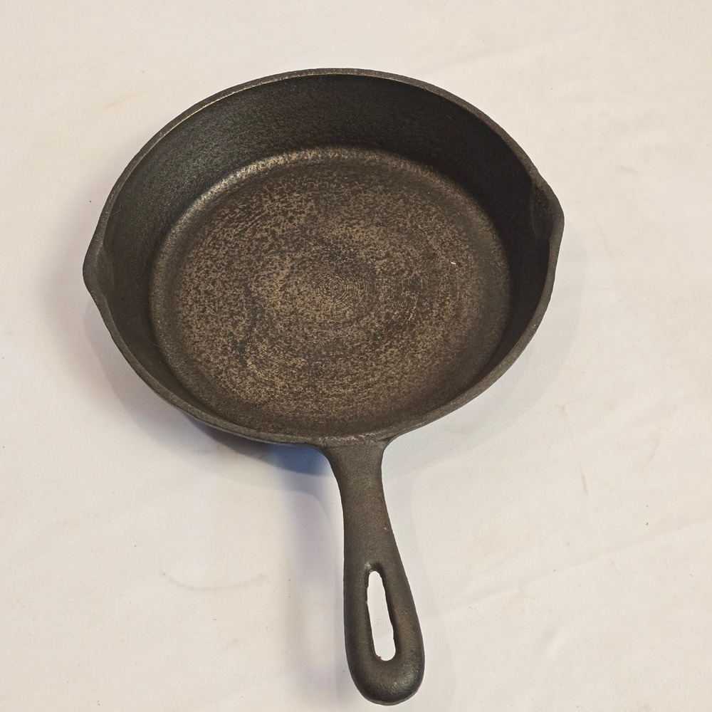Pantry Master Vintage Cast Iron Skillet 8 Inch‎ Frying Pan Made in Taiwan